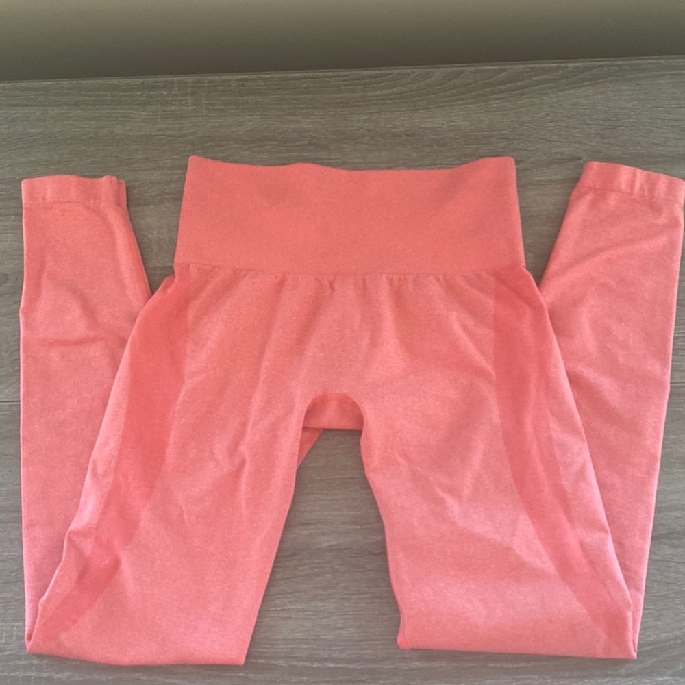 Small bubblegum pink NVGTN contour leggings
